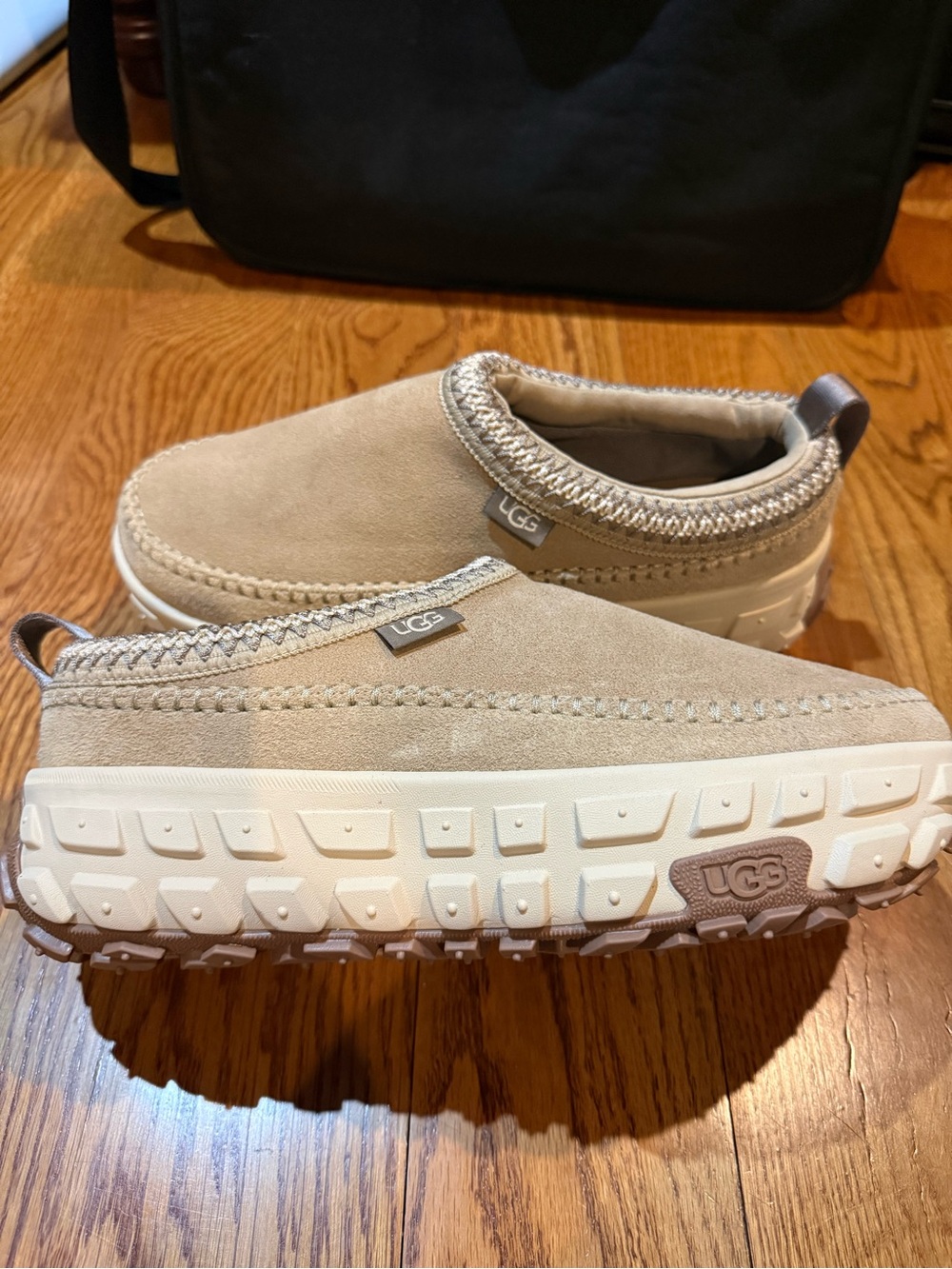 UGG mens Beige Slip-On size 10 new
